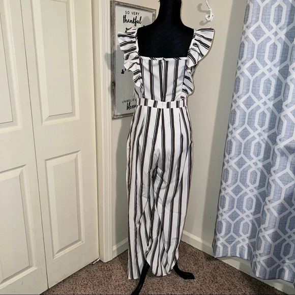 New with tag Striped jumpsuit with ruffle details short sleeve jumpsuit - Picture 7 of 14